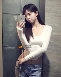 小宛 24歲C罩杯：24歲極品剛下海甜心！坐擁親切微笑膚如牛奶小蠻腰纖細、解鎖溫柔體貼