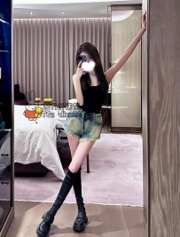 Q比 22歲C罩杯：22歲狂野放蕩小妖精！坐擁熱情愛玩狂野的性格、解鎖小騷逼很緊與各種