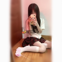 妃媛 19歲C罩杯：19歲新竹茶客熱搜爆款！第一次下海嫩穴很敏感粉嫩極品妹，解鎖經驗較
