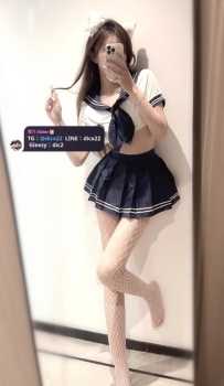 小映 22歲C罩杯｜短裙高跟極致吸睛！床上騷姿誘人、蹲下吹舔飢渴色情配合度極高