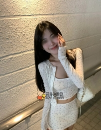 小腰 26歲C+：逆天S曲線尤物！身材火辣、豐滿誘人、腰細臀翹、外表自信大方，床上卻狂