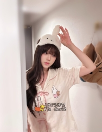 葉子 24歲C+罩杯：24歲極品長髮女神！坐擁外貌顏值姣好長髮白皙亮麗曼妙曲線S身材神顏