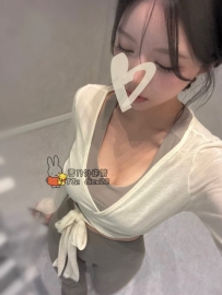 小曼 24歲D罩杯：24歲極品高顏值爆乳姬！坐擁身材很好臉蛋好看神顏身材、解鎖很久沒愛
