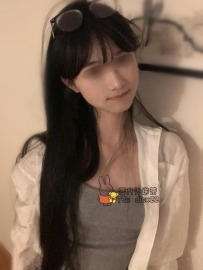 小玥 22歲C罩杯：22歲極品白嫩名模身段！坐擁腿長腰細皮膚白到發光、解鎖會輕輕哼一聲