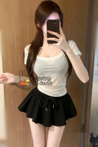 雪晴 24歲D罩杯：24歲極品高顏值女神！坐擁漂亮臉蛋搭配滑嫩Q彈美體魔鬼身材、解鎖溫