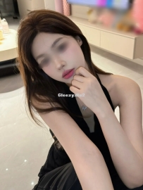 24 歲 C 罩杯，窒息式深喉、噴發在喉嚨深處的快感