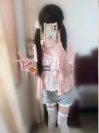 小乃 18歲C罩杯：18歲極品青澀萌妹！坐擁18歲青春嫩肉、解鎖乖巧聽話穴緊水多之甜美榨